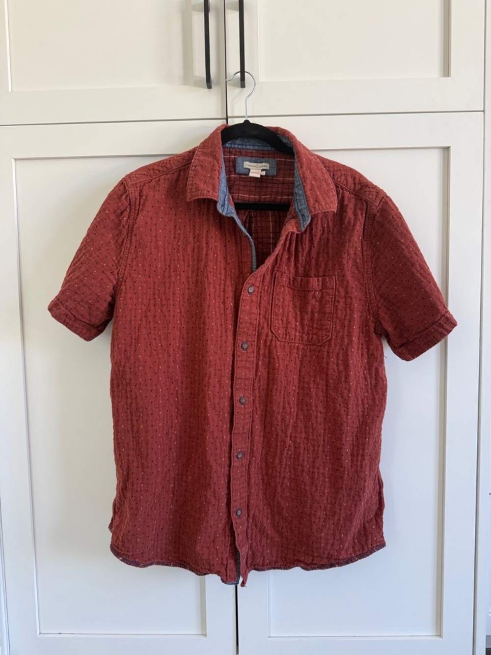 Carbon2Cobalt Men's Short-Sleeve Button-Up Shirt - Rust Red